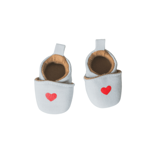 Chaussons blancs à coeurs