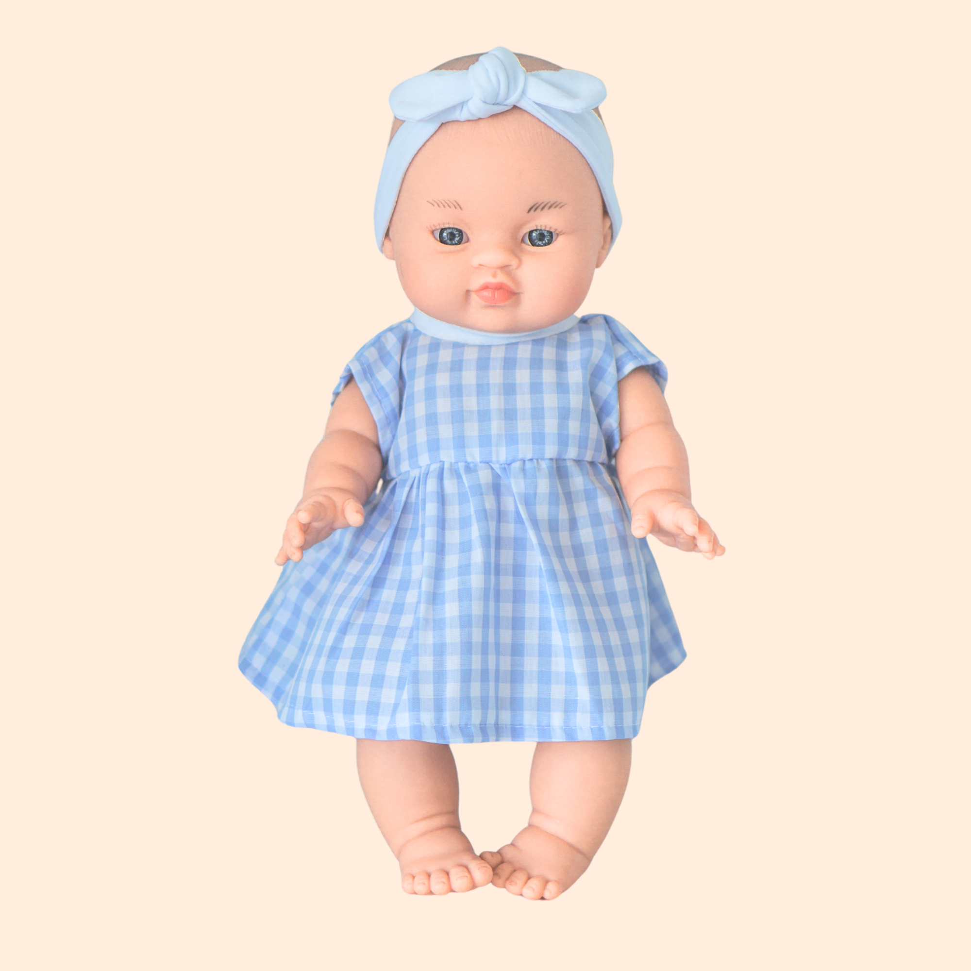 Poupée Augustine + robe vichy bleue