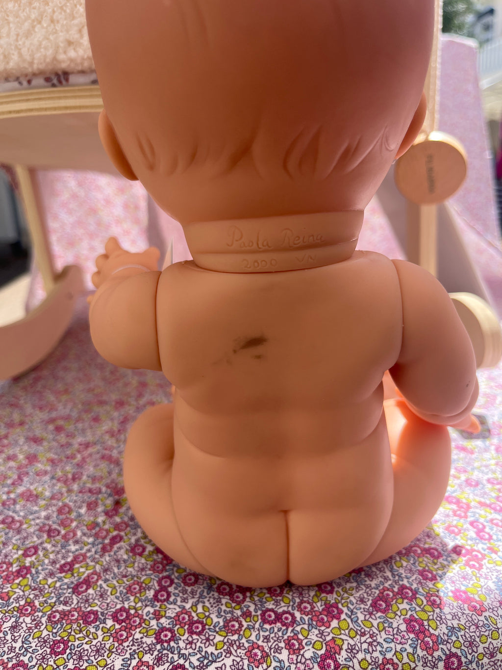 Poupée rose avec bobo